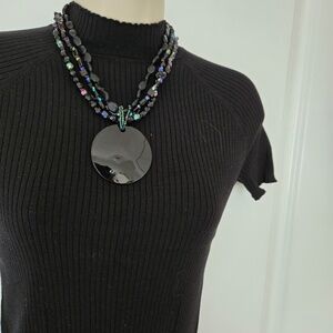 Two necklaces, black/blue, gold/silver